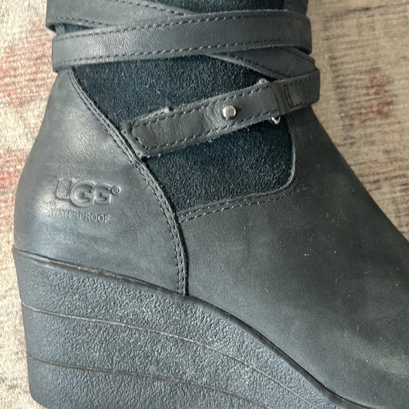 Ugg Wedge Boot *waterproof* - Picture 6 of 6